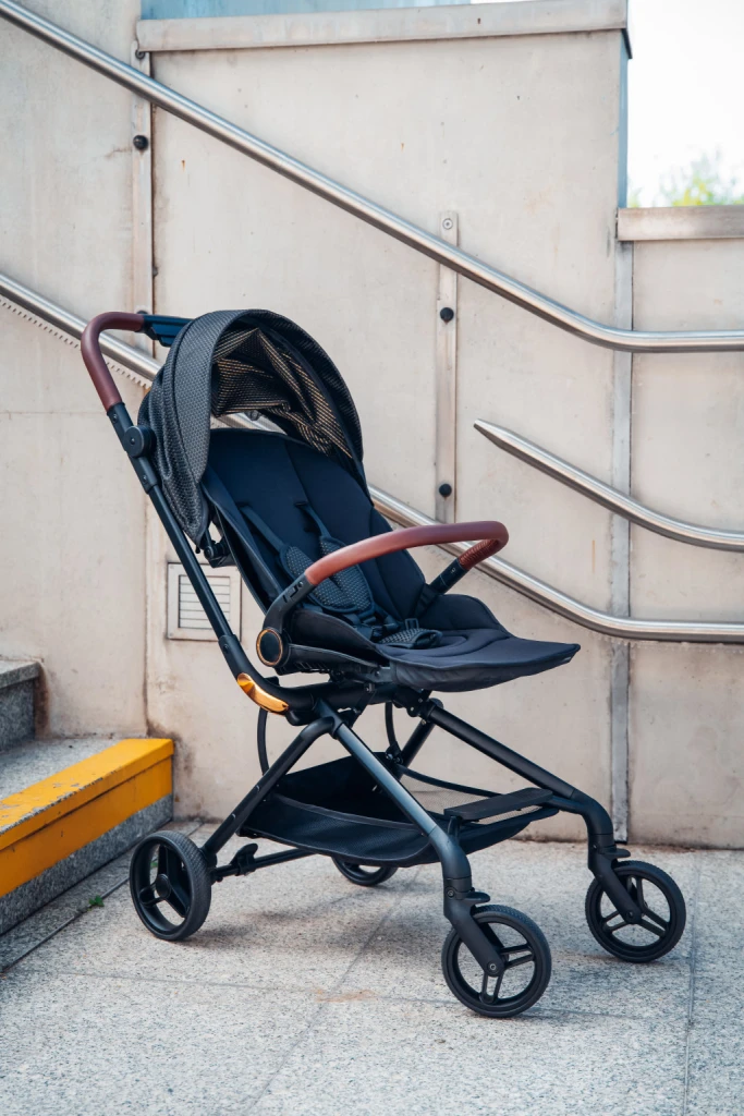 MOMI ADELLE KOLICA,CRNO-ZLATNA