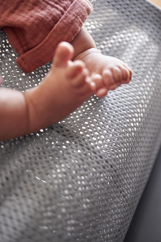 BABYBJORN BLISS MESH LEŽALJKA GREY