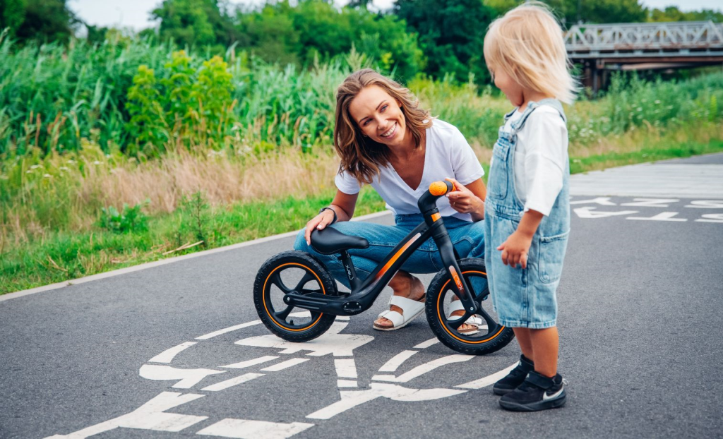 MOMI MIZO BALANS BICIKL ,PINK+MOMI MIMI KACIGA BLACK