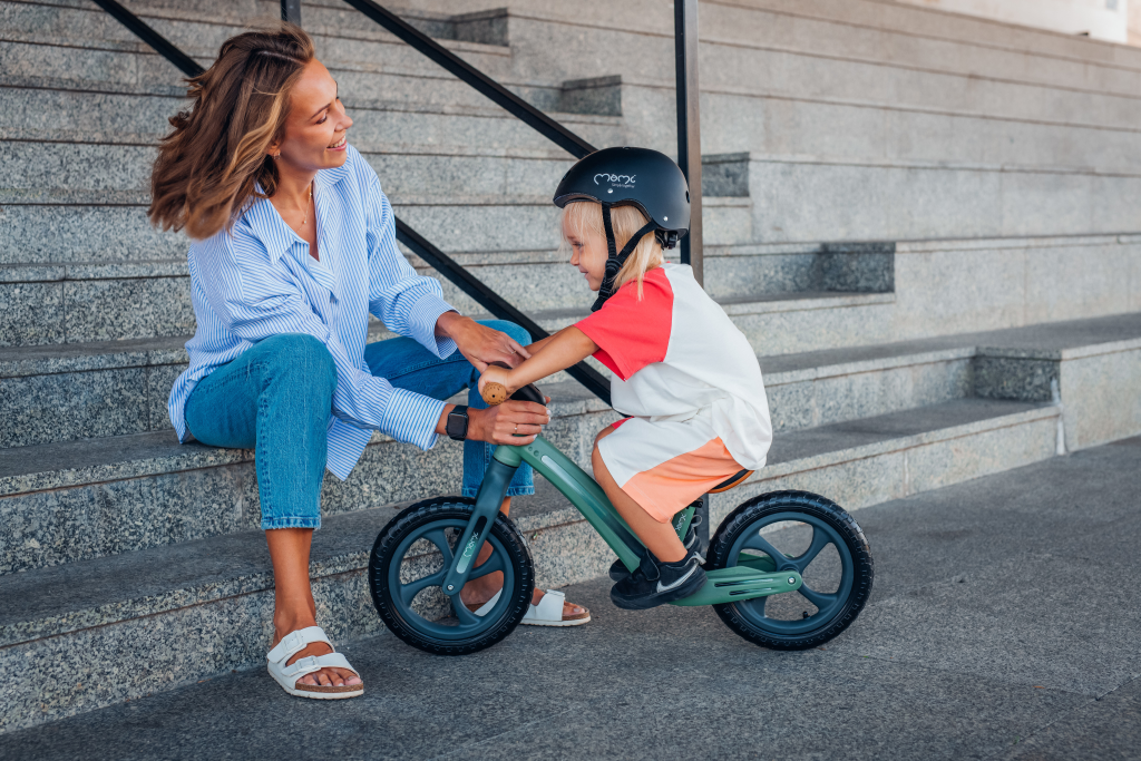 MOMI MIZO BALANS BICIKL ,GREEN+MOMI MIMI KACIGA BLACK