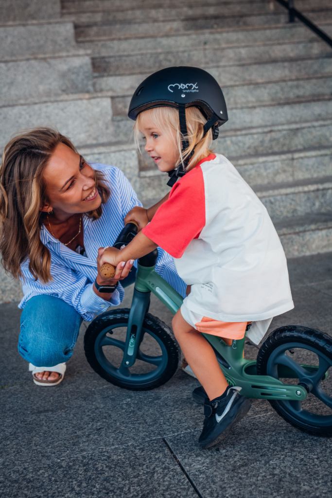MOMI MIZO BALANS BICIKL ,GREEN+MOMI MIMI KACIGA BLACK
