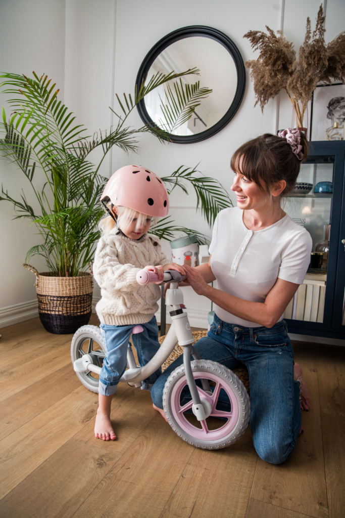 MOMI MIMI KACIGA,BLACK