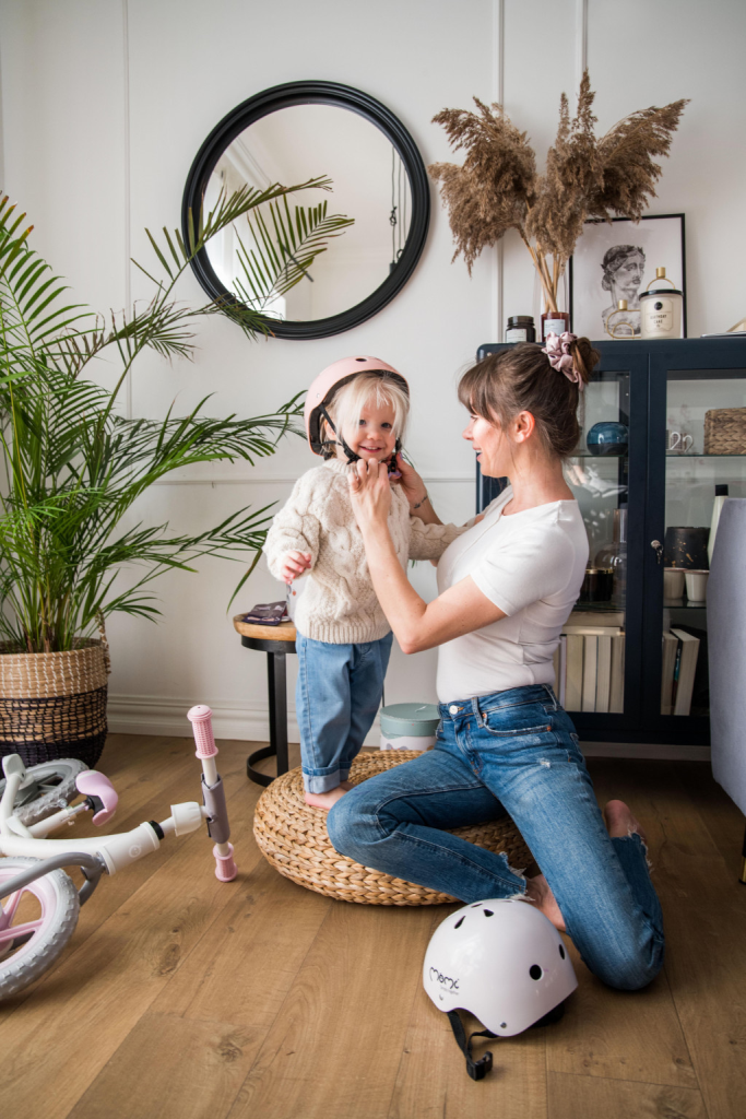 MOMI MIMI KACIGA,BLACK