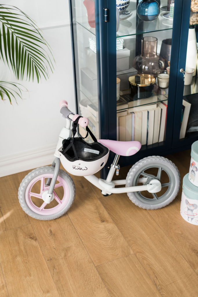 MOMI MIMI KACIGA,BLACK