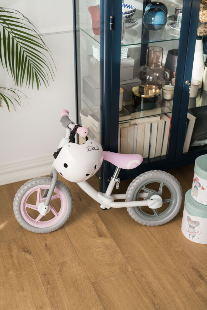 MOMI MIMI KACIGA,BLACK