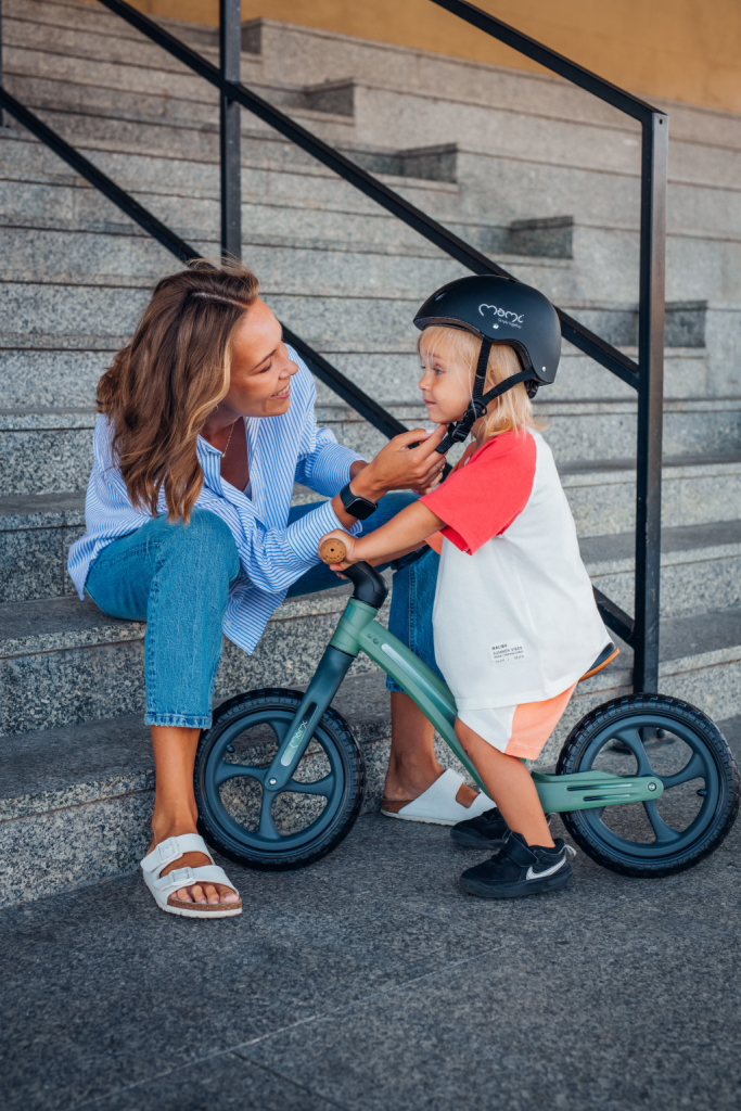 MOMI MIZO BALANS BICIKLO, BLACK+MOMI MIMI KACIGA BLACK