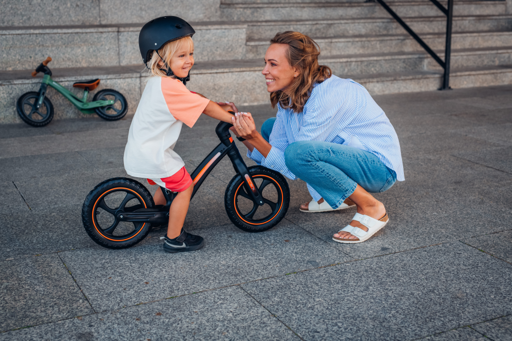 MOMI MIZO BALANS BICIKLO, BLACK+MOMI MIMI KACIGA BLACK