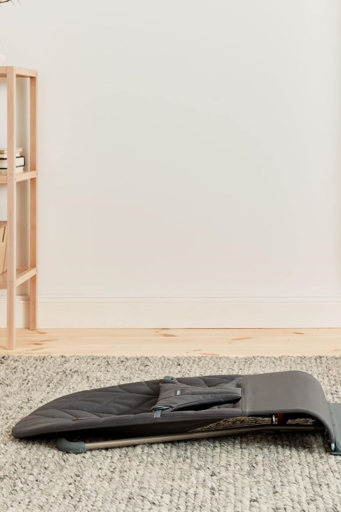 BABYBJORN BLISS WOVEN PETAL QUILT LEŽALJKA,ANTHRACITE