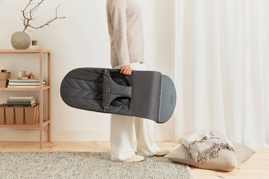 BABYBJORN BLISS WOVEN PETAL QUILT LEŽALJKA,ANTHRACITE