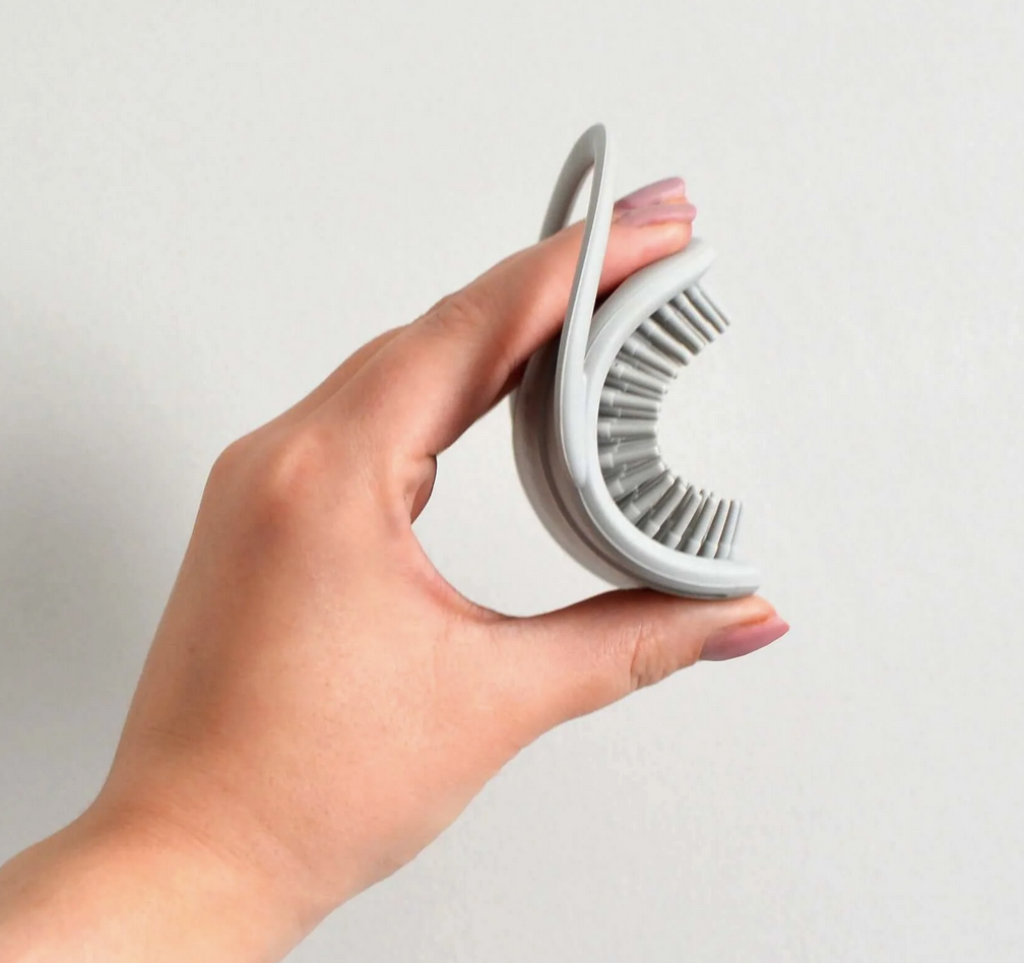 SHNUGGLE MEKA SILIKONSKA ČETKA ZA KUPANJE-TAUPE