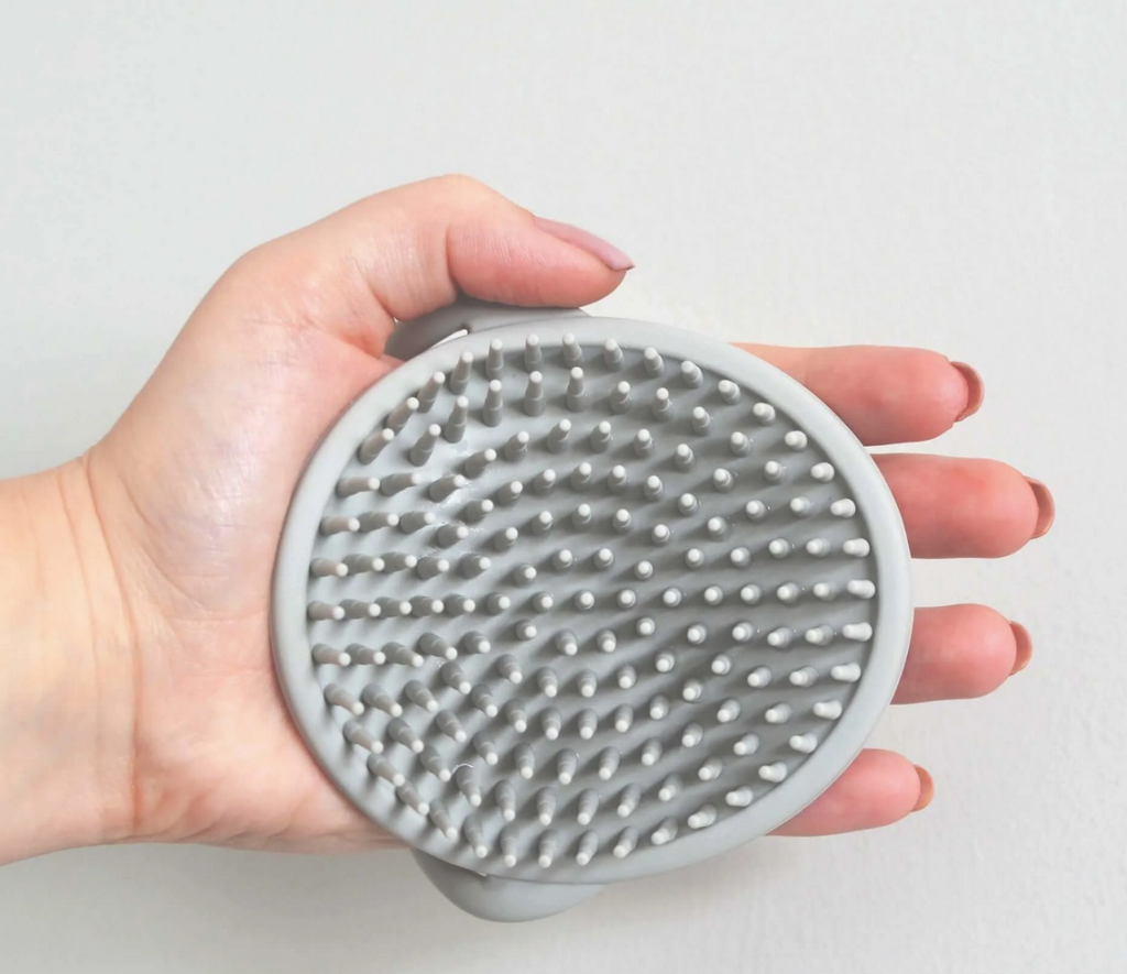 SHNUGGLE MEKA SILIKONSKA ČETKA ZA KUPANJE-BLOSSOM