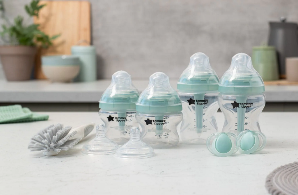 TOMMEE TIPPEE ANTI-COLIC SET BOČICA,4 BOČICE,2 SISAČA,DUDA,ČETKA