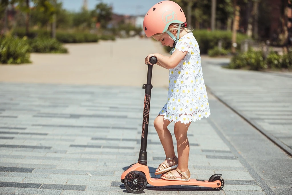 SCOOT AND RIDE HIGHWAYKICK 3 LED ROMOBIL, PEACH 