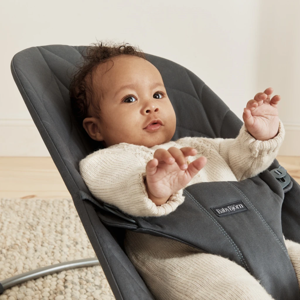 BABYBJORN BLISS WOVEN PETAL QUILT LEŽALJKA,ANTHRACITE
