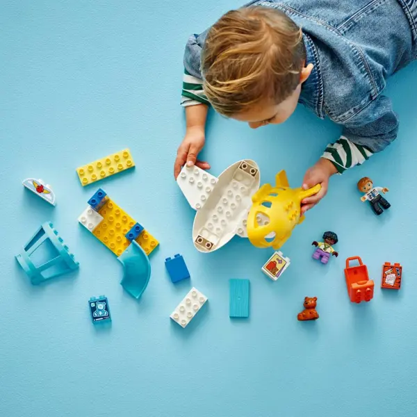 LEGO 10443 PRVI PUT NA AERODROMU