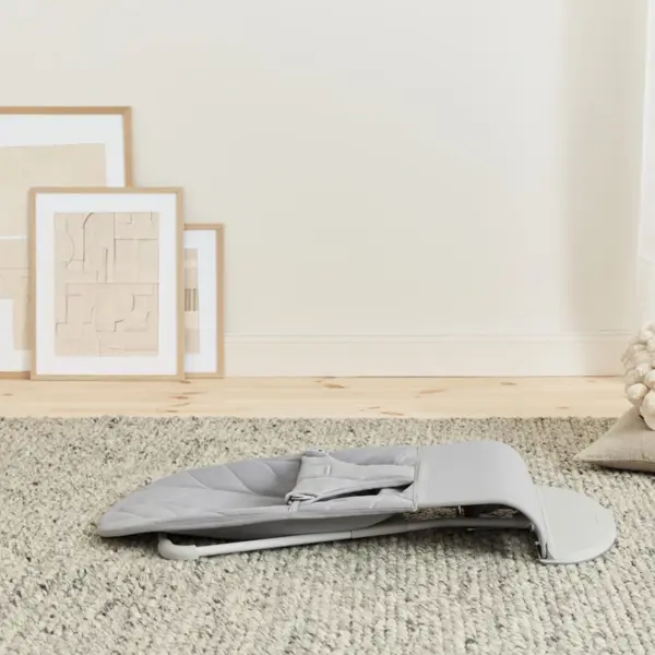 BABYBJORN BLISS WOVEN PETAL LEŽALJKA-LIGHT GREY