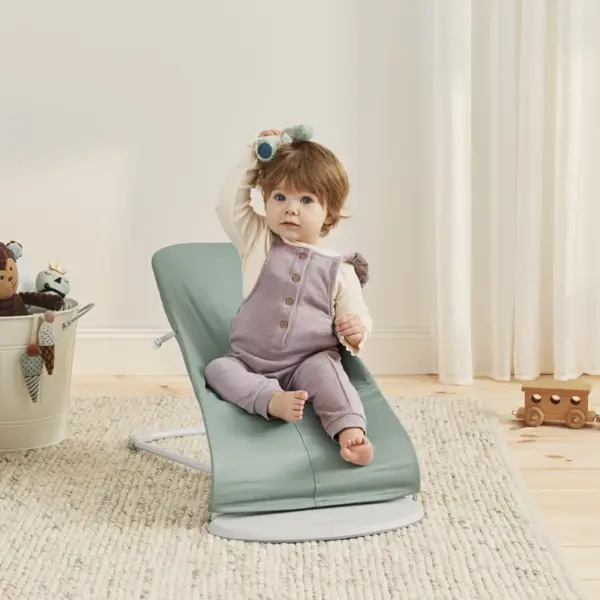BABYBJORN BALANCE SOFT WOVEN/JERSEY LEŽALJKA, LIGHT SAGE-GRE