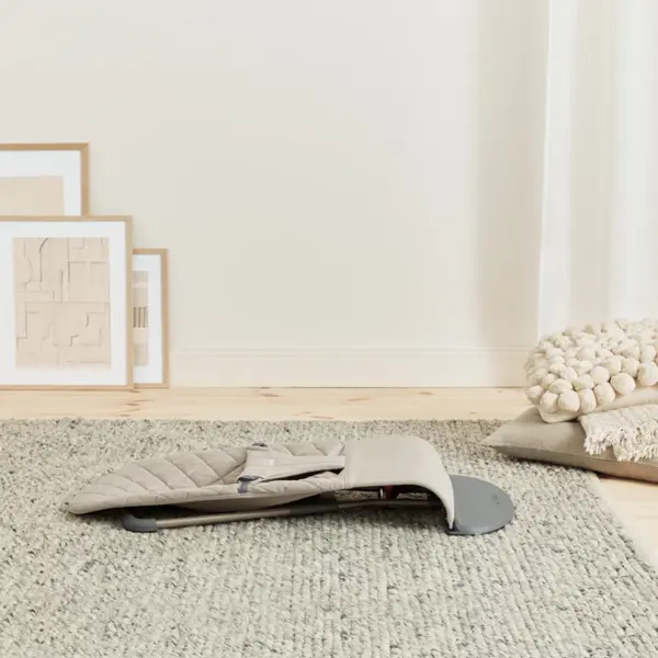 BABYBJORN BLISS WOVEN C-QUILT,SAND-GREY SA GOOGLY EYES IGRAČ