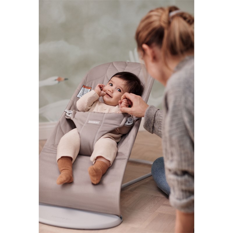 BABYBJORN BLISS COTTON PETAL LEŽALJKA SAND GREY
