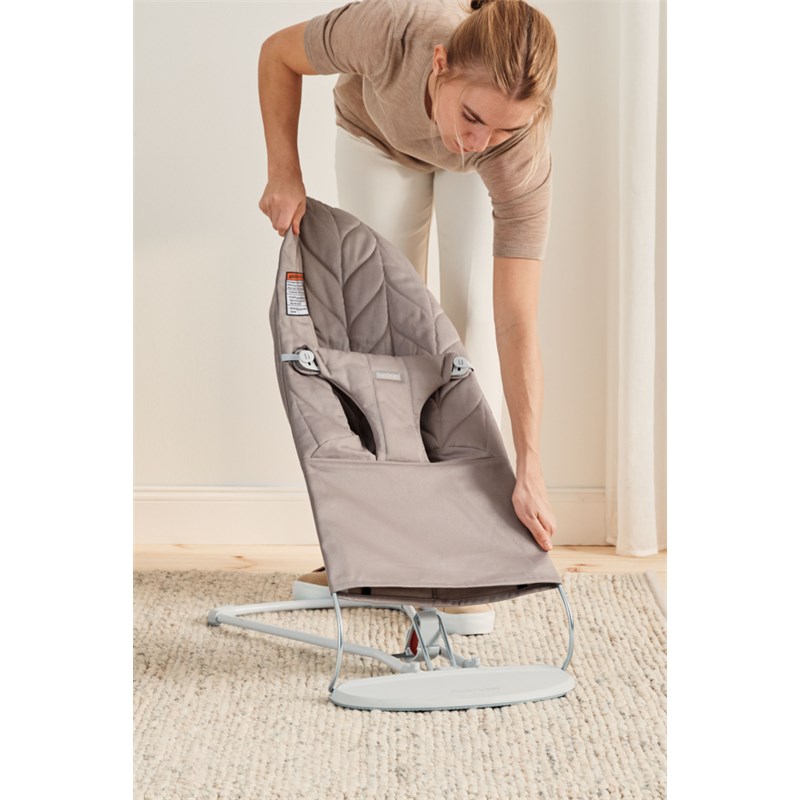 BABYBJORN BLISS COTTON PETAL LEŽALJKA SAND GREY