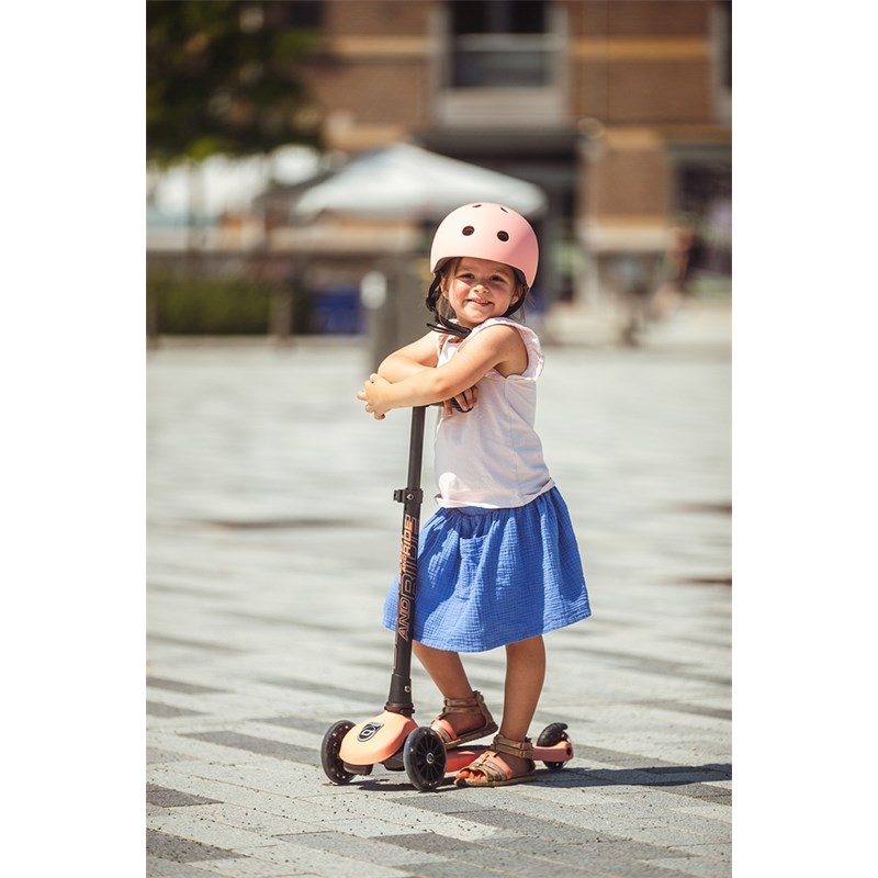 SCOOT AND RIDE HIGHWAYKICK 3 ROMOBIL PEACH LED 