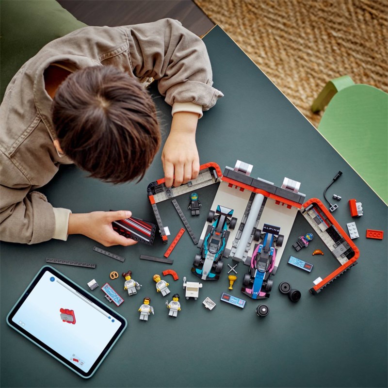 LEGO 60444 GARAŽA ZA F1 S AUTIMA MERCEDES AMG I ALPINE