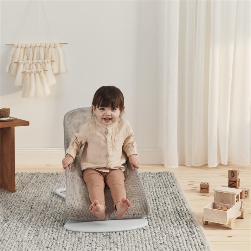 BABYBJORN BLISS MESH LEŽALJKA SAND GREY BEIGE/WHITE