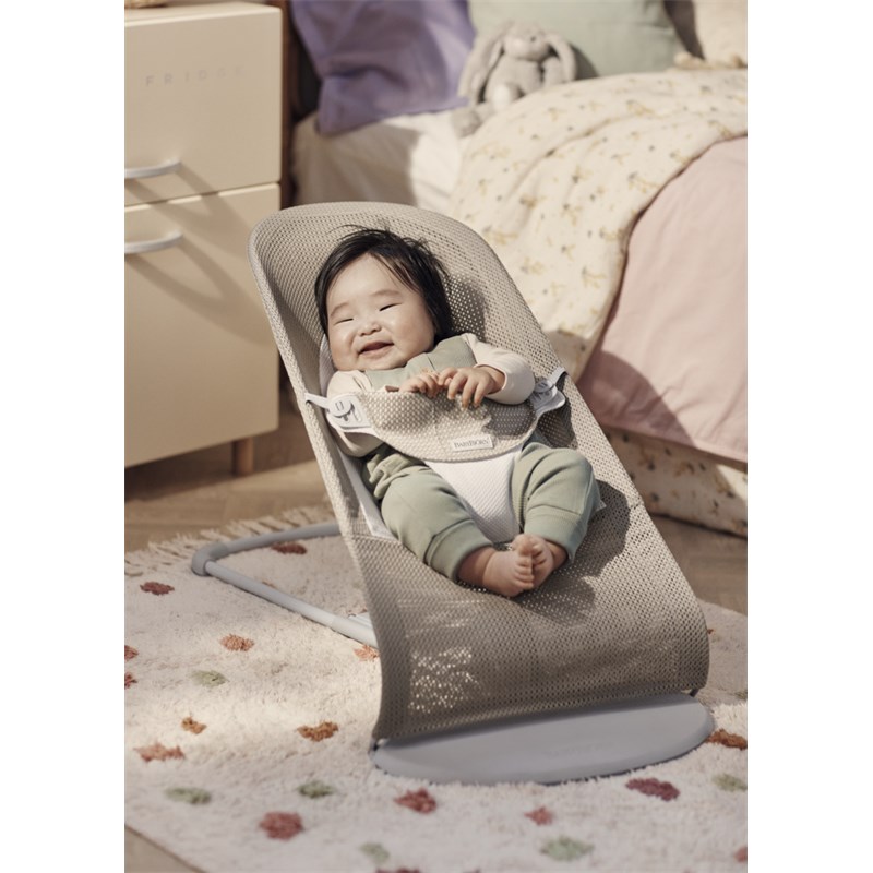 BABYBJORN BLISS MESH LEŽALJKA SAND GREY BEIGE/WHITE