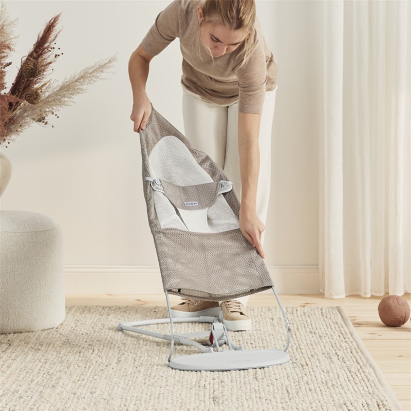 BABYBJORN BLISS MESH LEŽALJKA SAND GREY BEIGE/WHITE