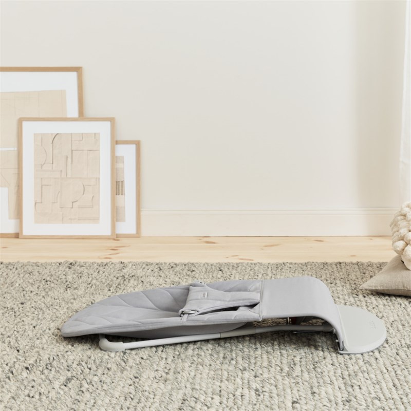 BABYBJORN BLISS WOVEN PETAL LEŽALJKA-LIGHT GREY