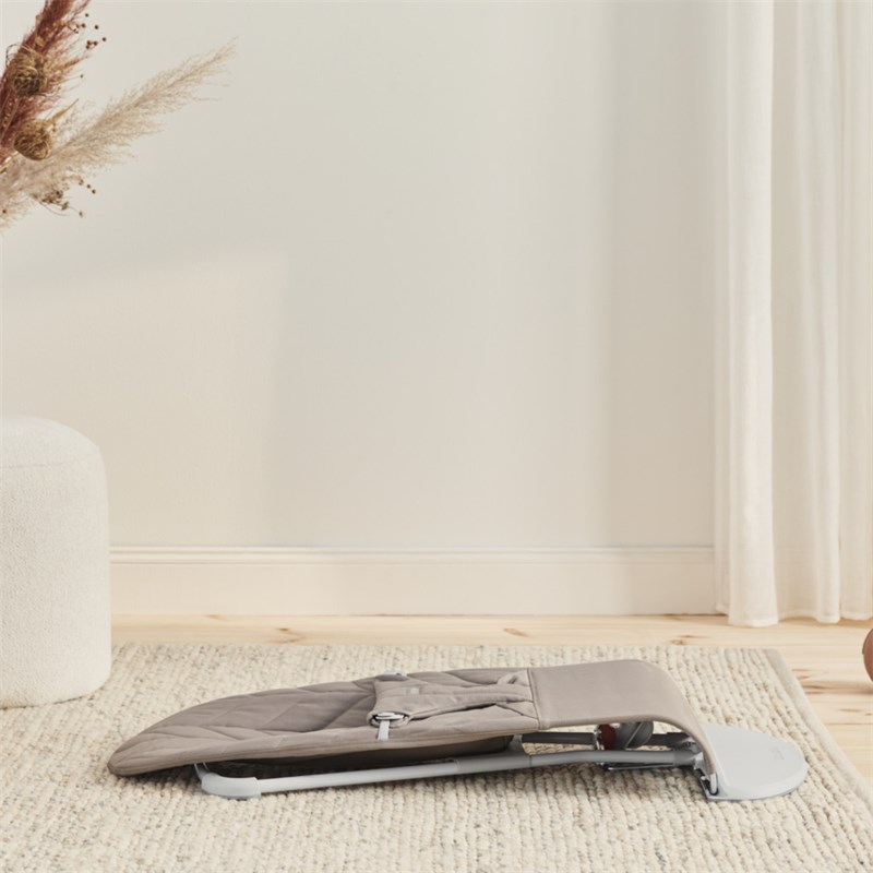 BABYBJORN BLISS COTTON PETAL LEŽALJKA SAND GREY