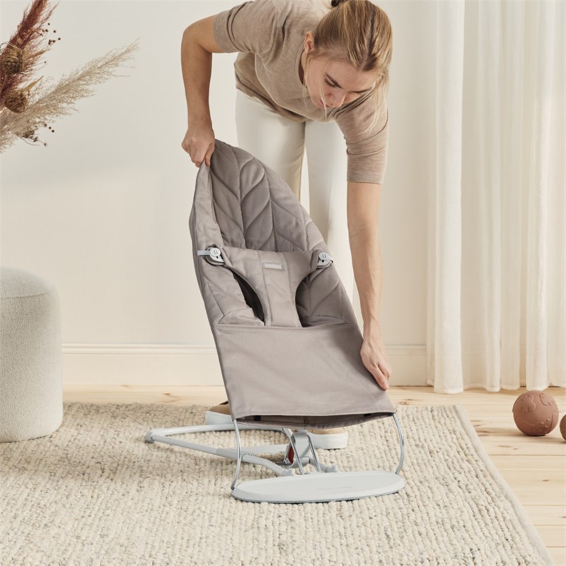 BABYBJORN BLISS COTTON PETAL LEŽALJKA SAND GREY