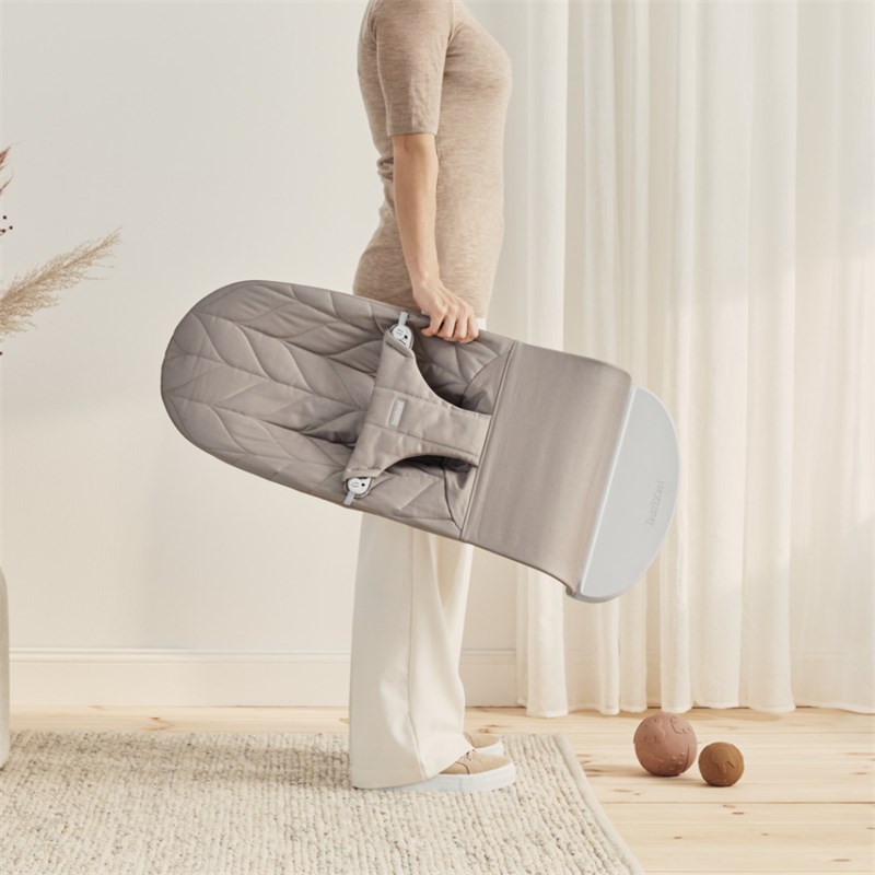 BABYBJORN BLISS COTTON PETAL LEŽALJKA SAND GREY