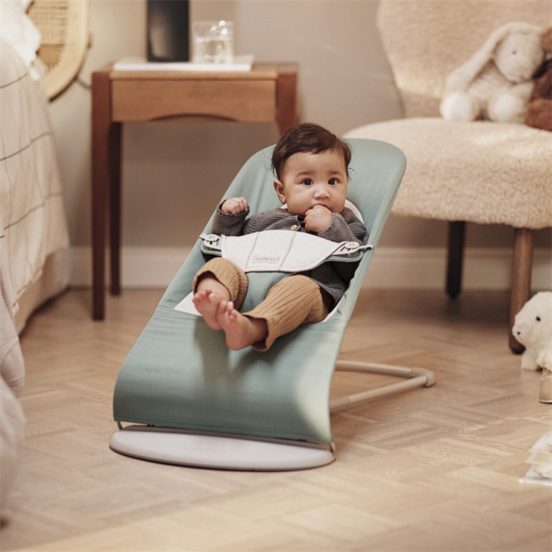 BABYBJORN BALANCE SOFT WOVEN/JERSEY LEŽALJKA, LIGHT SAGE-GRE