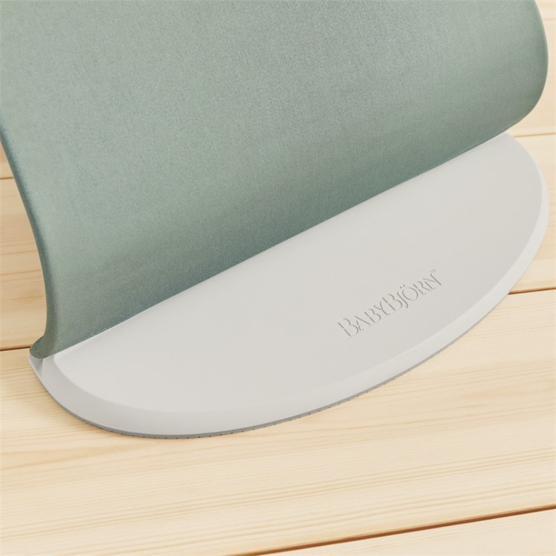 BABYBJORN BALANCE SOFT WOVEN/JERSEY LEŽALJKA, LIGHT SAGE-GRE