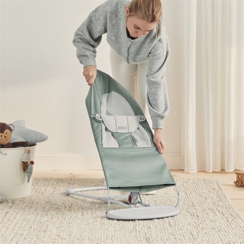 BABYBJORN BALANCE SOFT WOVEN/JERSEY LEŽALJKA, LIGHT SAGE-GRE