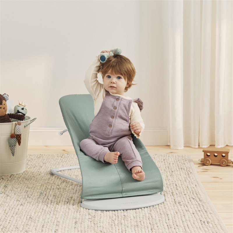BABYBJORN BALANCE SOFT WOVEN/JERSEY LEŽALJKA, LIGHT SAGE-GRE