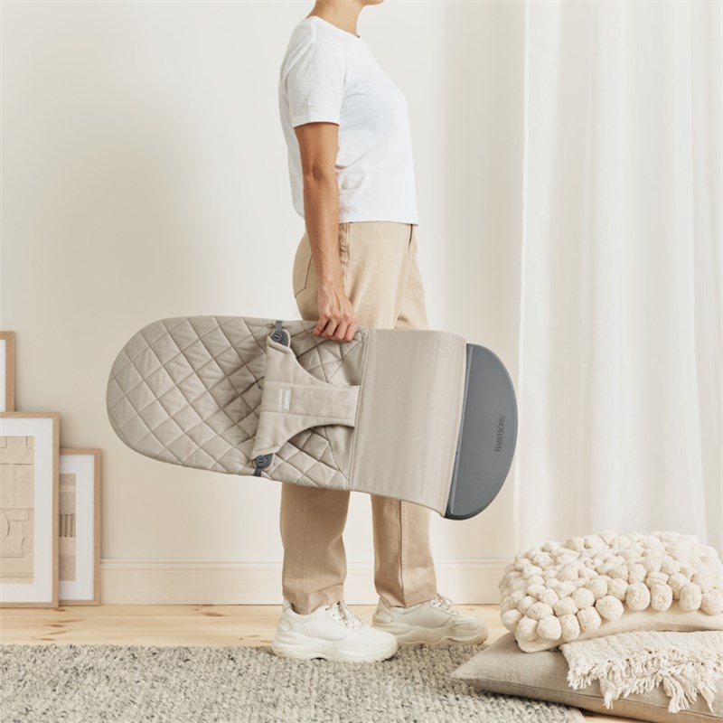 BABYBJORN BLISS WOVEN C-QUILT,SAND-GREY SA GOOGLY EYES IGRAČ